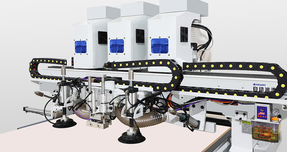 数控开料机:板件上料吸盘装置