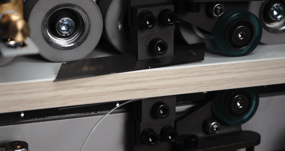 柔性平刮边装置